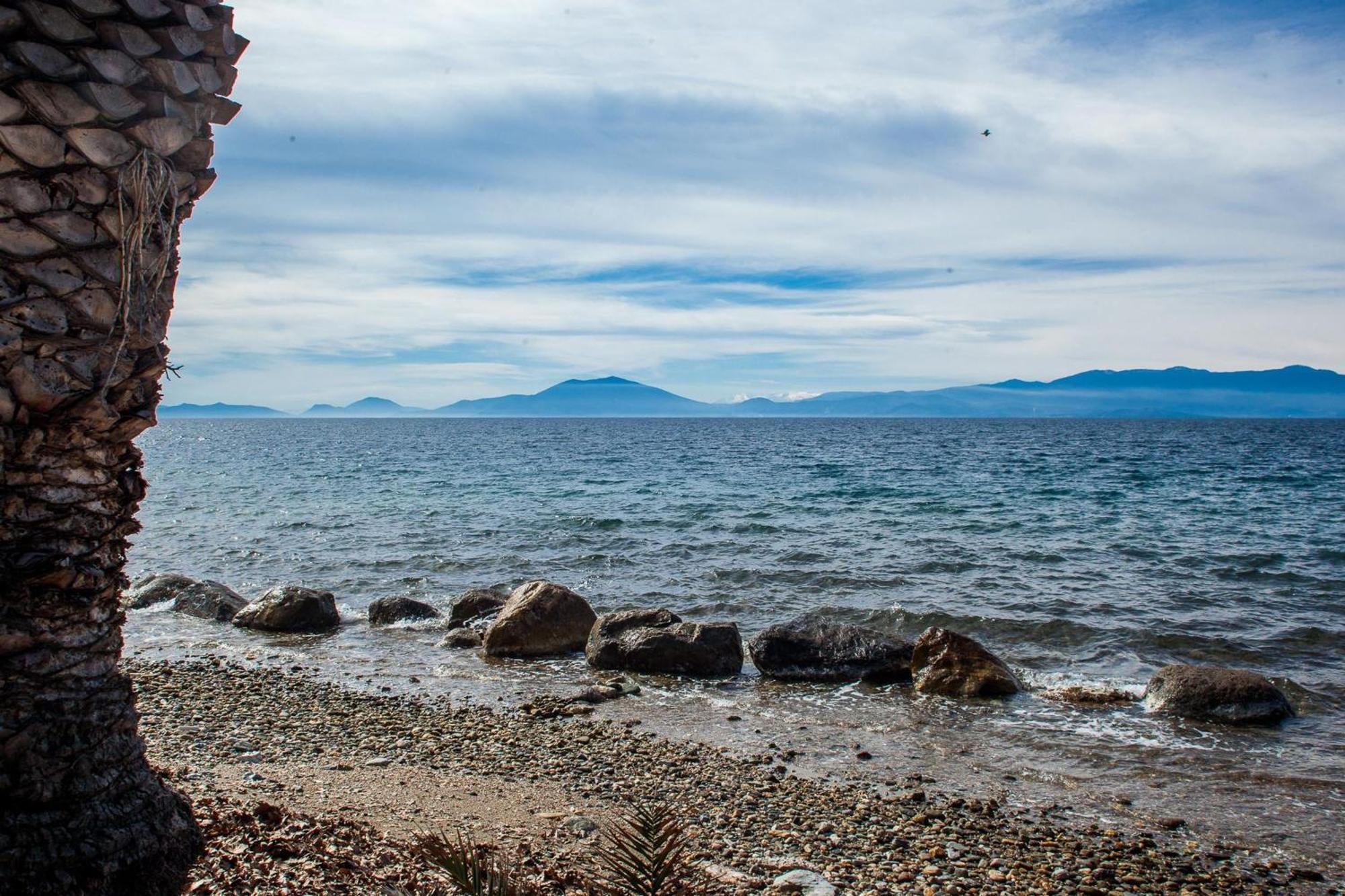 Вилла Karnagio Seafront In Agria Kato Lekhonia Экстерьер фото