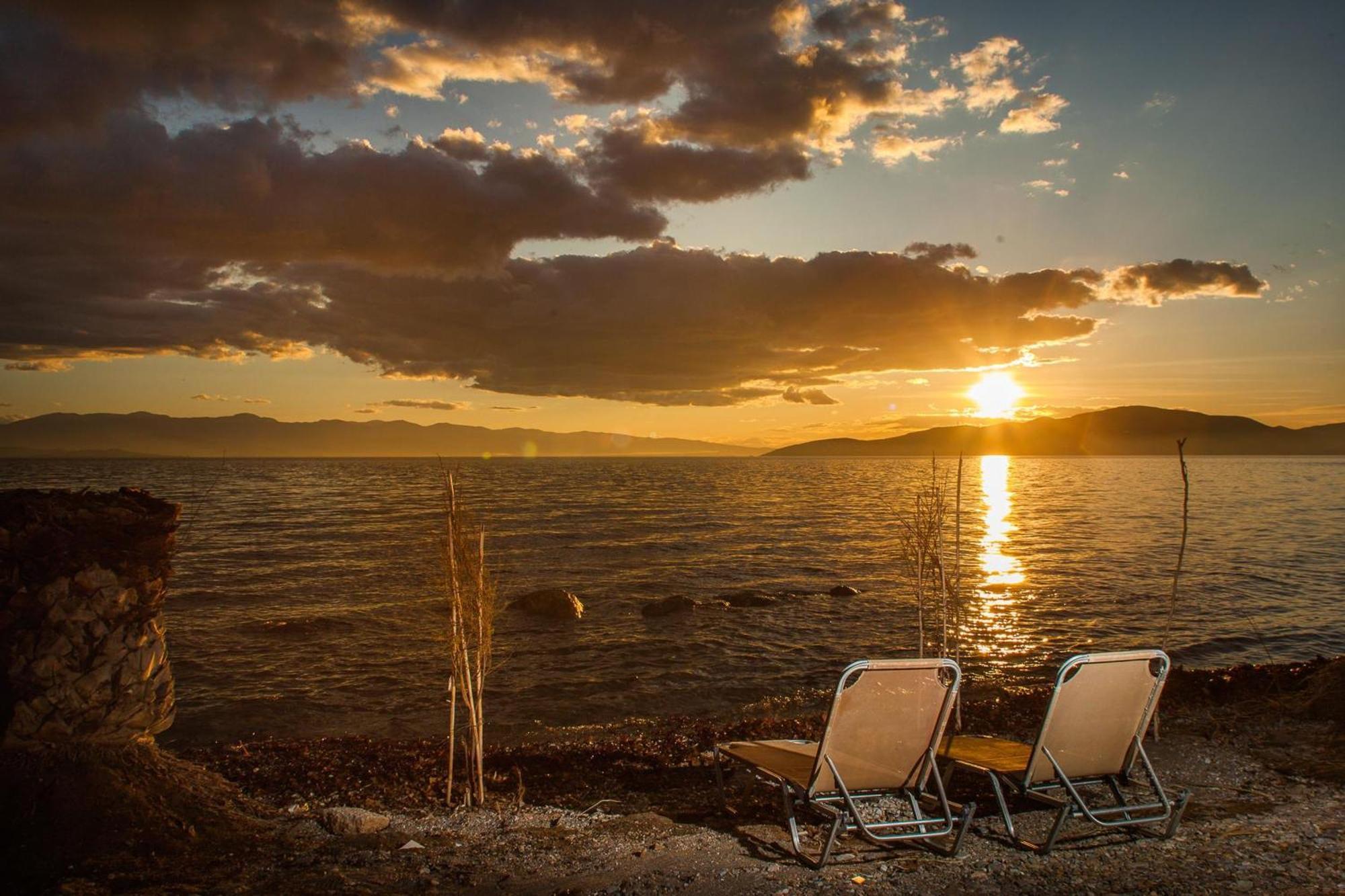 Вилла Karnagio Seafront In Agria Kato Lekhonia Экстерьер фото