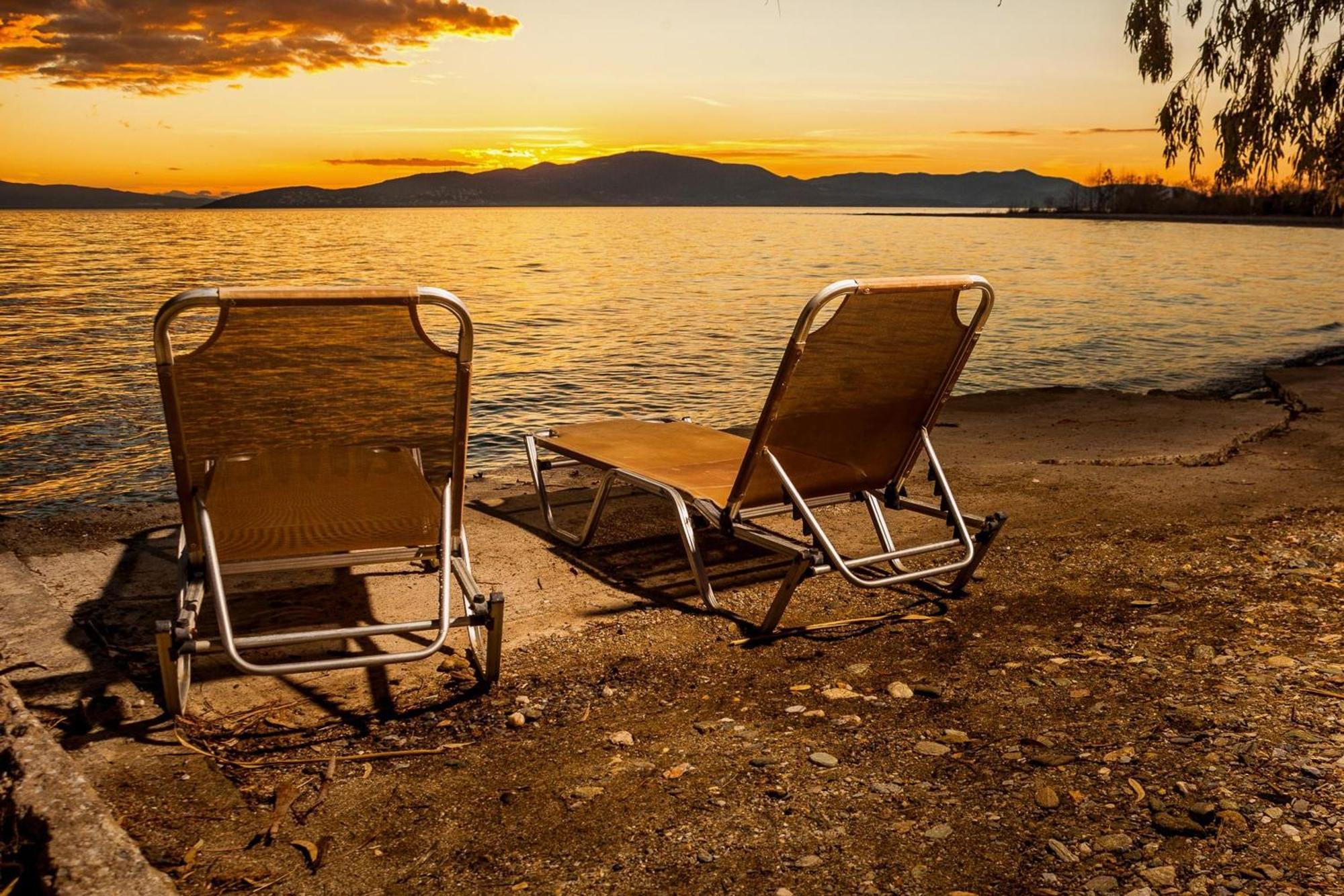 Вилла Karnagio Seafront In Agria Kato Lekhonia Экстерьер фото