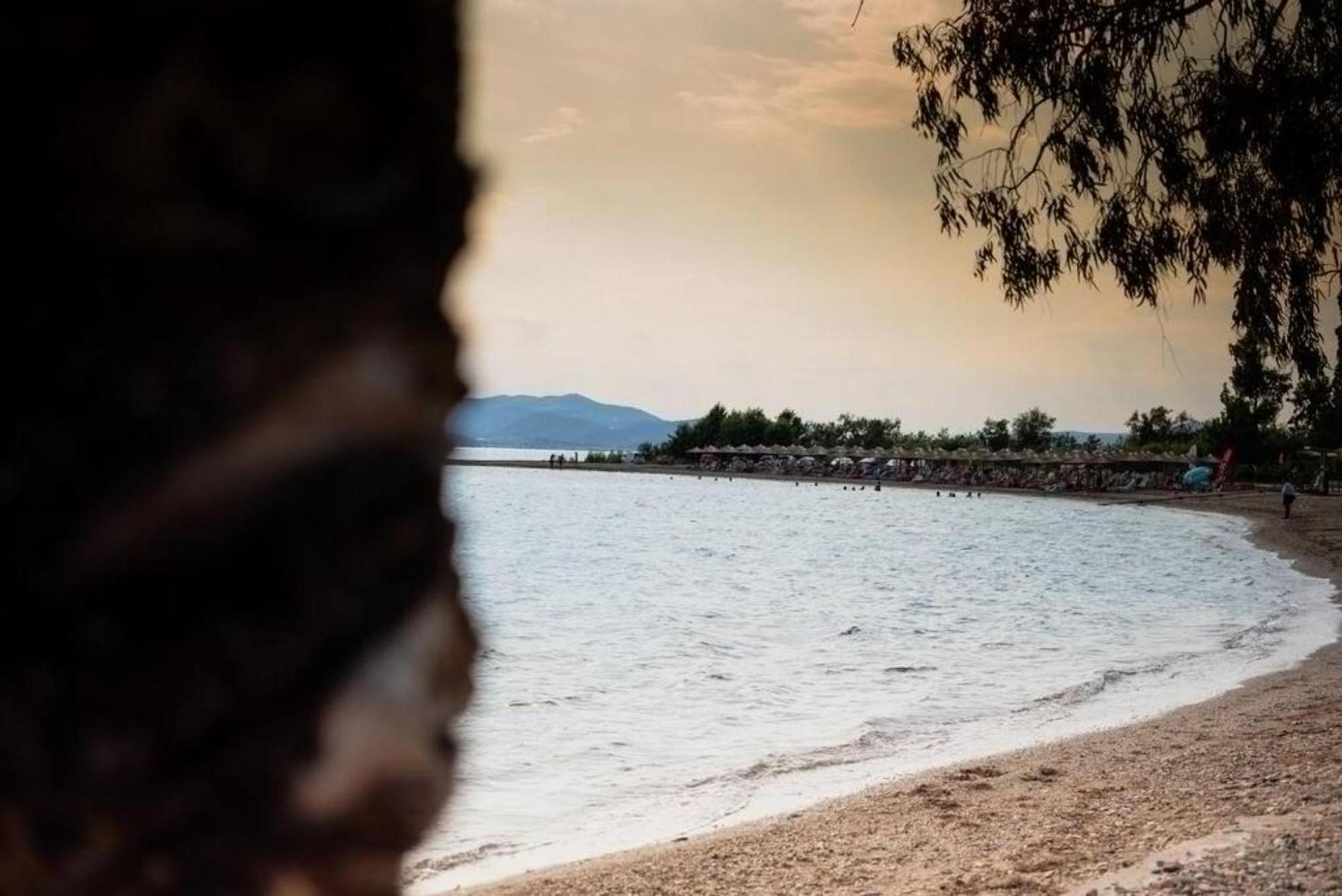 Вилла Karnagio Seafront In Agria Kato Lekhonia Экстерьер фото