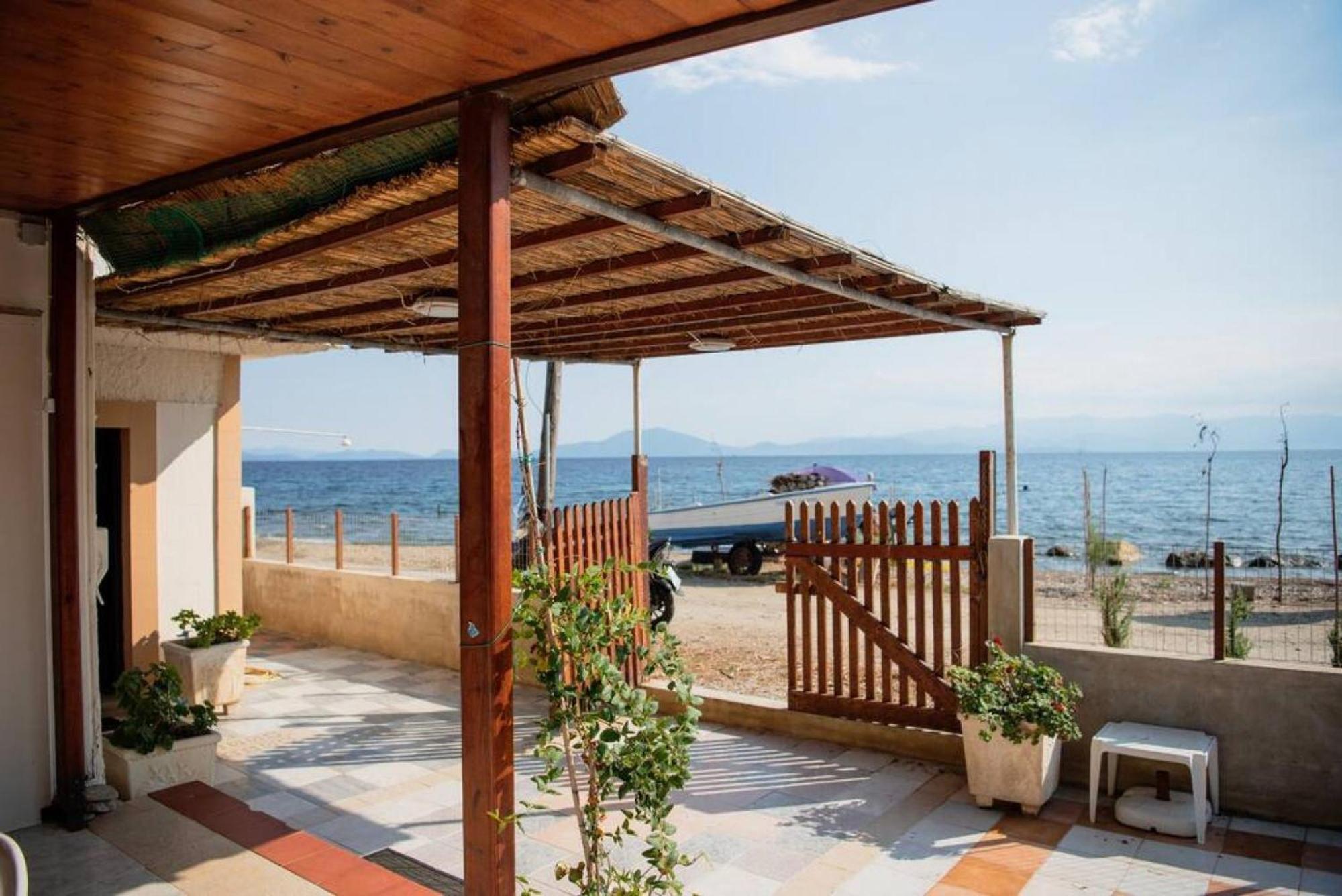 Вилла Karnagio Seafront In Agria Kato Lekhonia Экстерьер фото